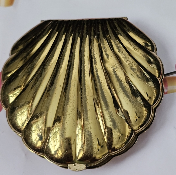 Gold Scalloped Edge Compact Mirror,ELGIN AMERICAN ,USA,STAMPED - Picture 10 of 11